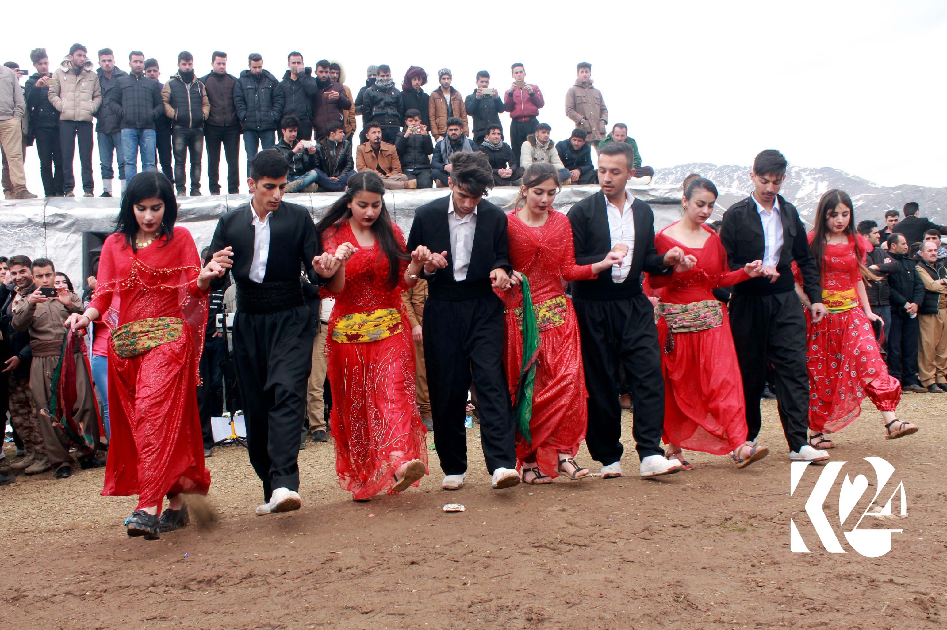 بە وێنە.. فێستیڤاڵی بەفر لە حاجی ئۆمەر